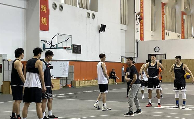 哈曼当选德甲三月最佳主教练  